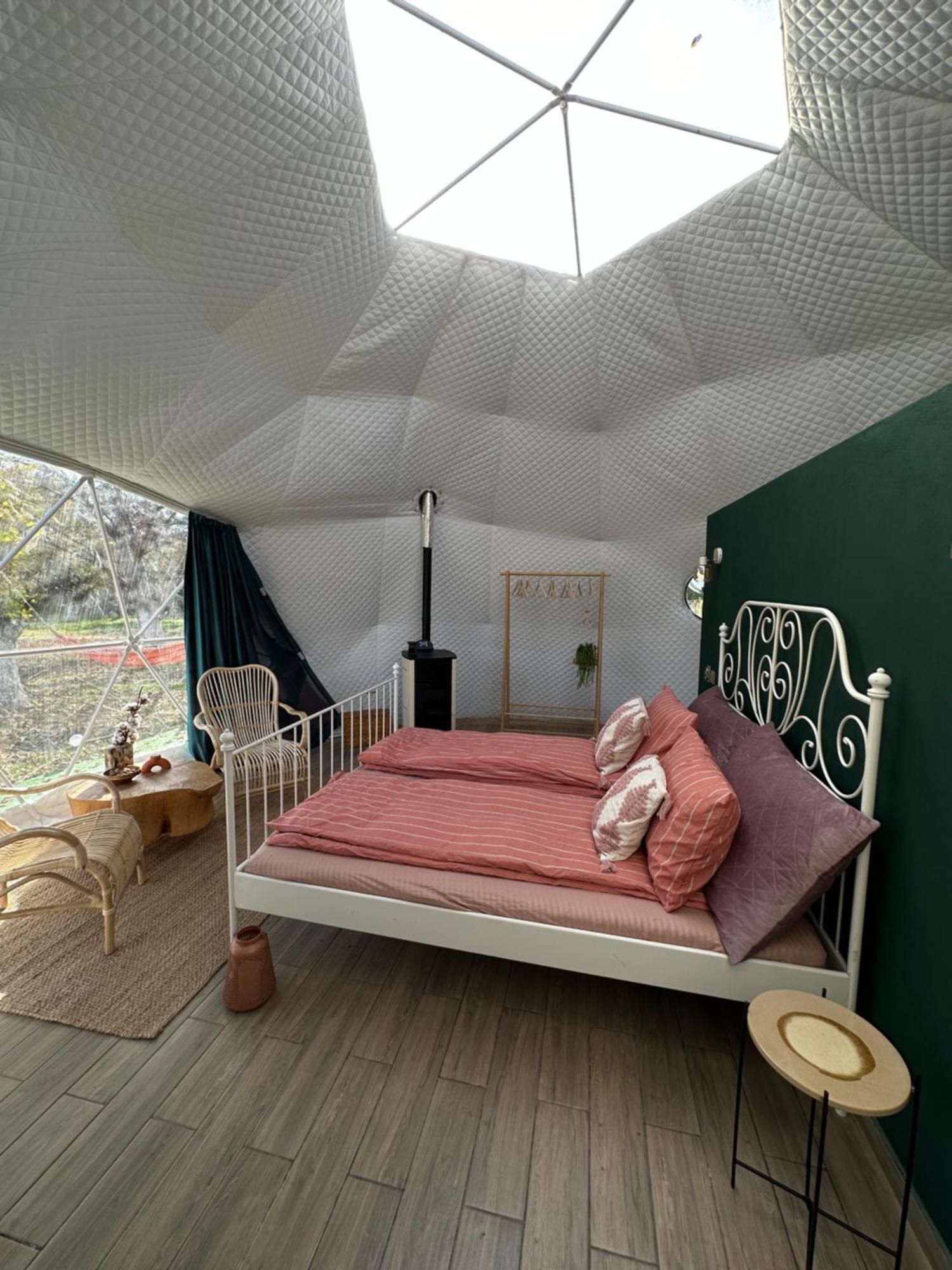 The Frog Glamping Horezu Exterior foto