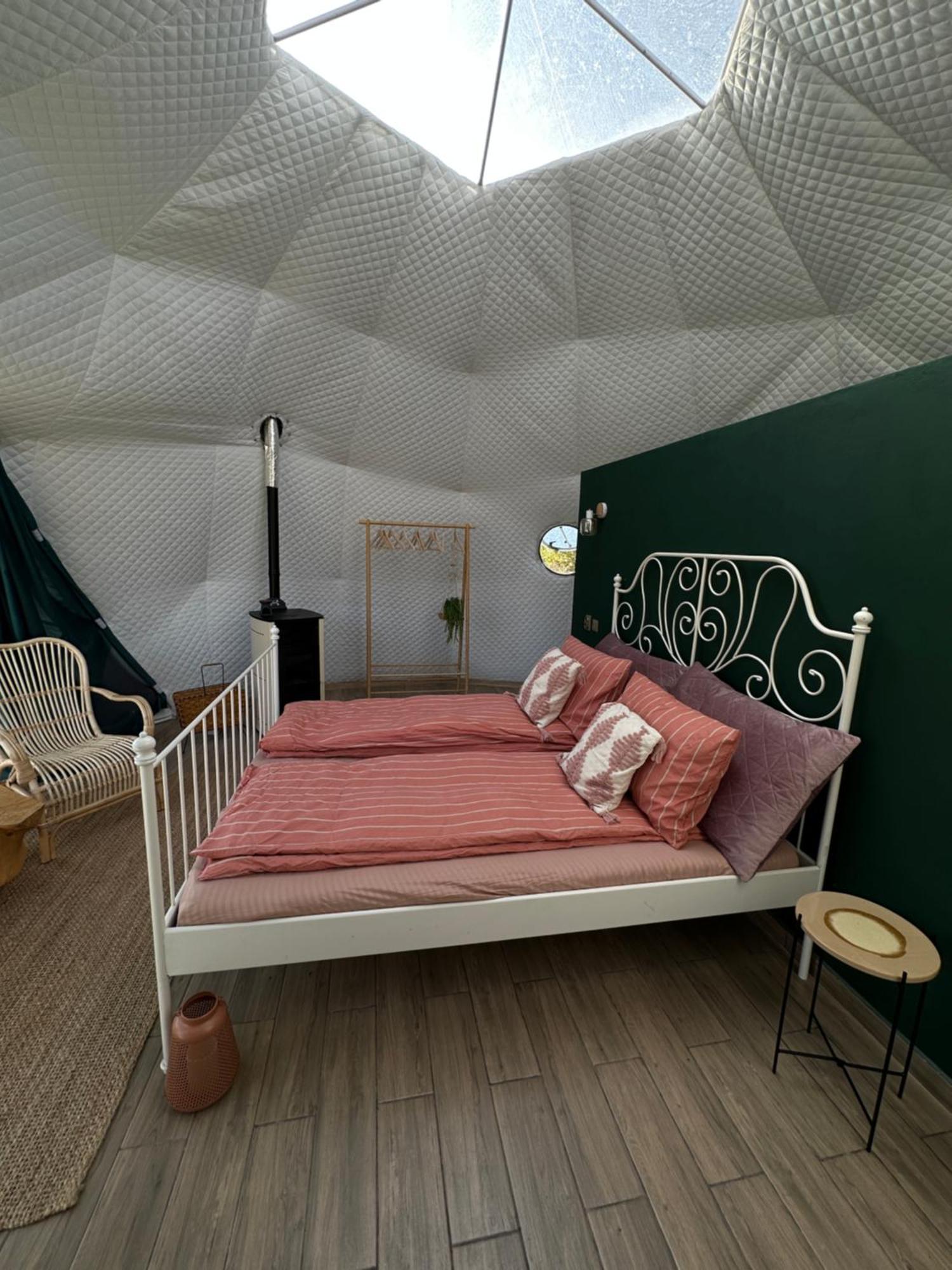 The Frog Glamping Horezu Exterior foto