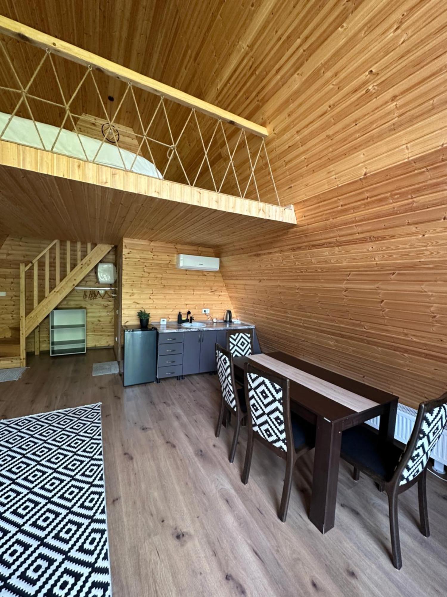 The Frog Glamping Horezu Exterior foto