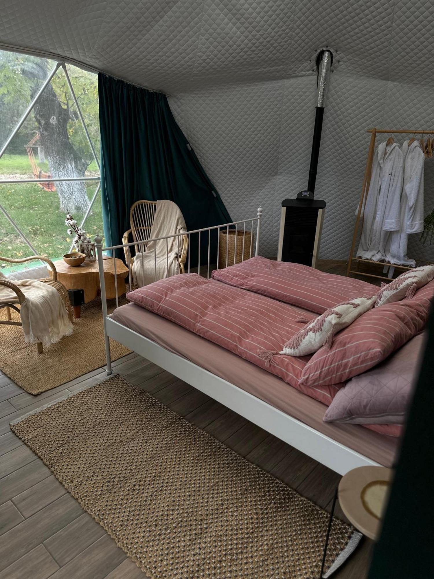 The Frog Glamping Horezu Exterior foto