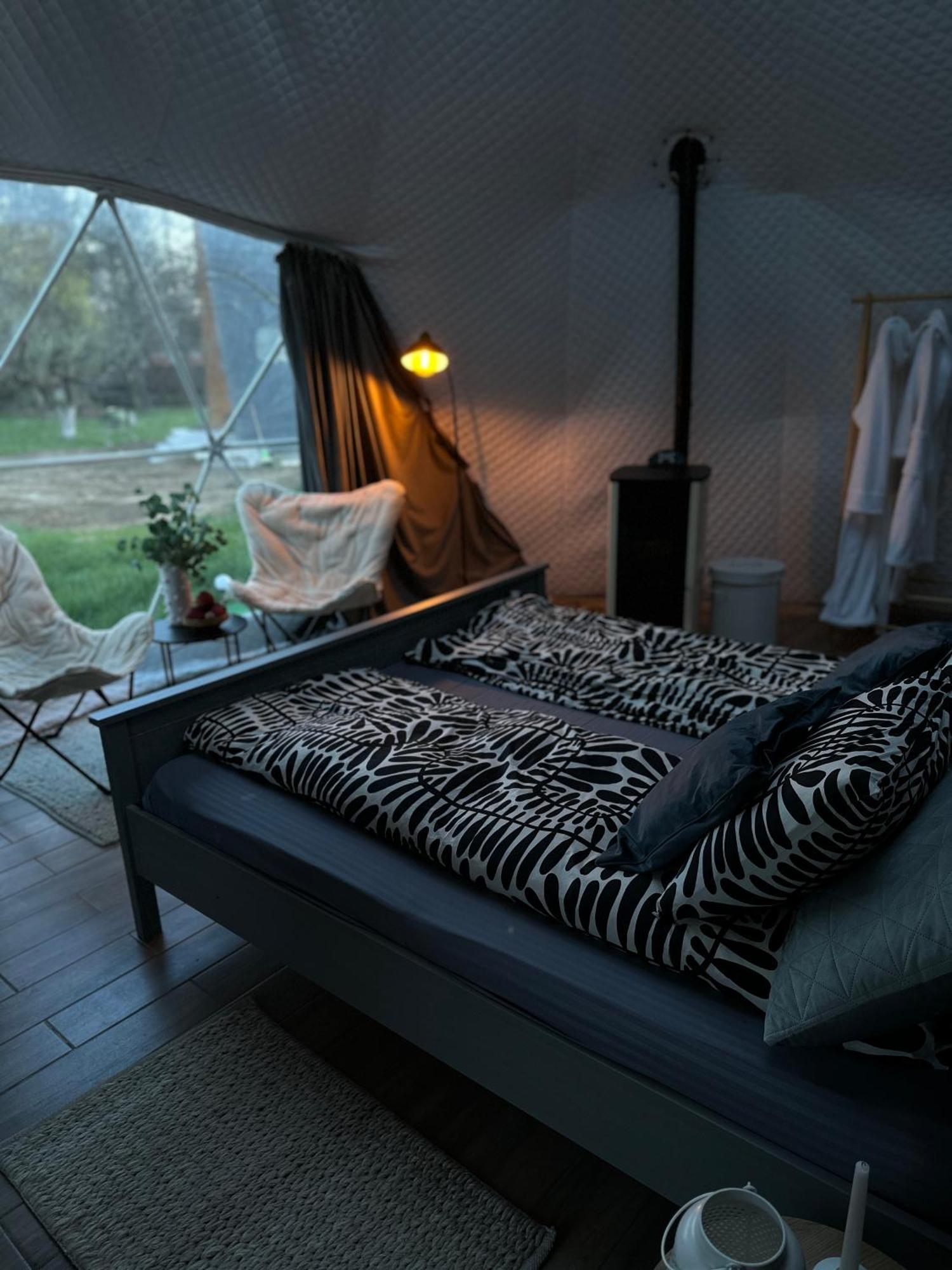 The Frog Glamping Horezu Exterior foto